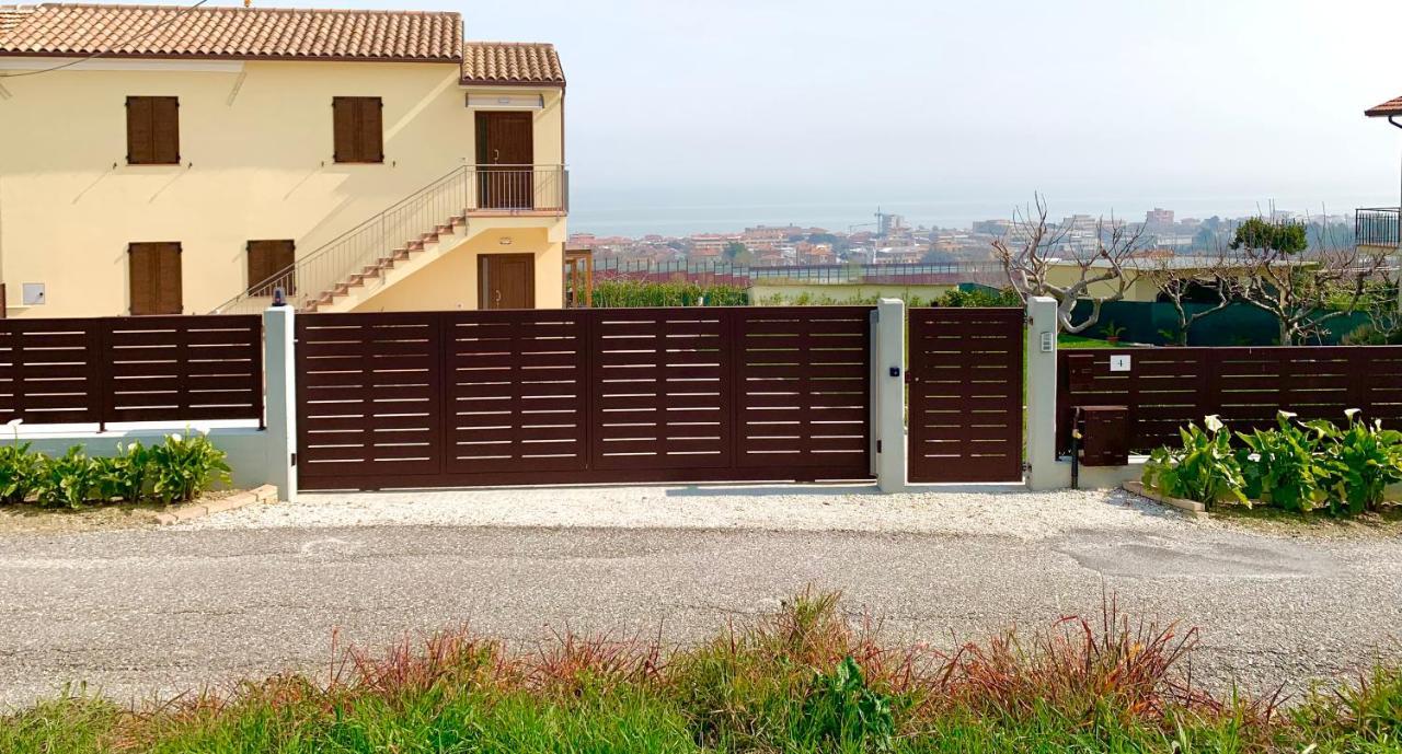 Casa Vacanze Con Vista Mare E Giardino - Amanecer Marzocca di Senigallia Extérieur photo
